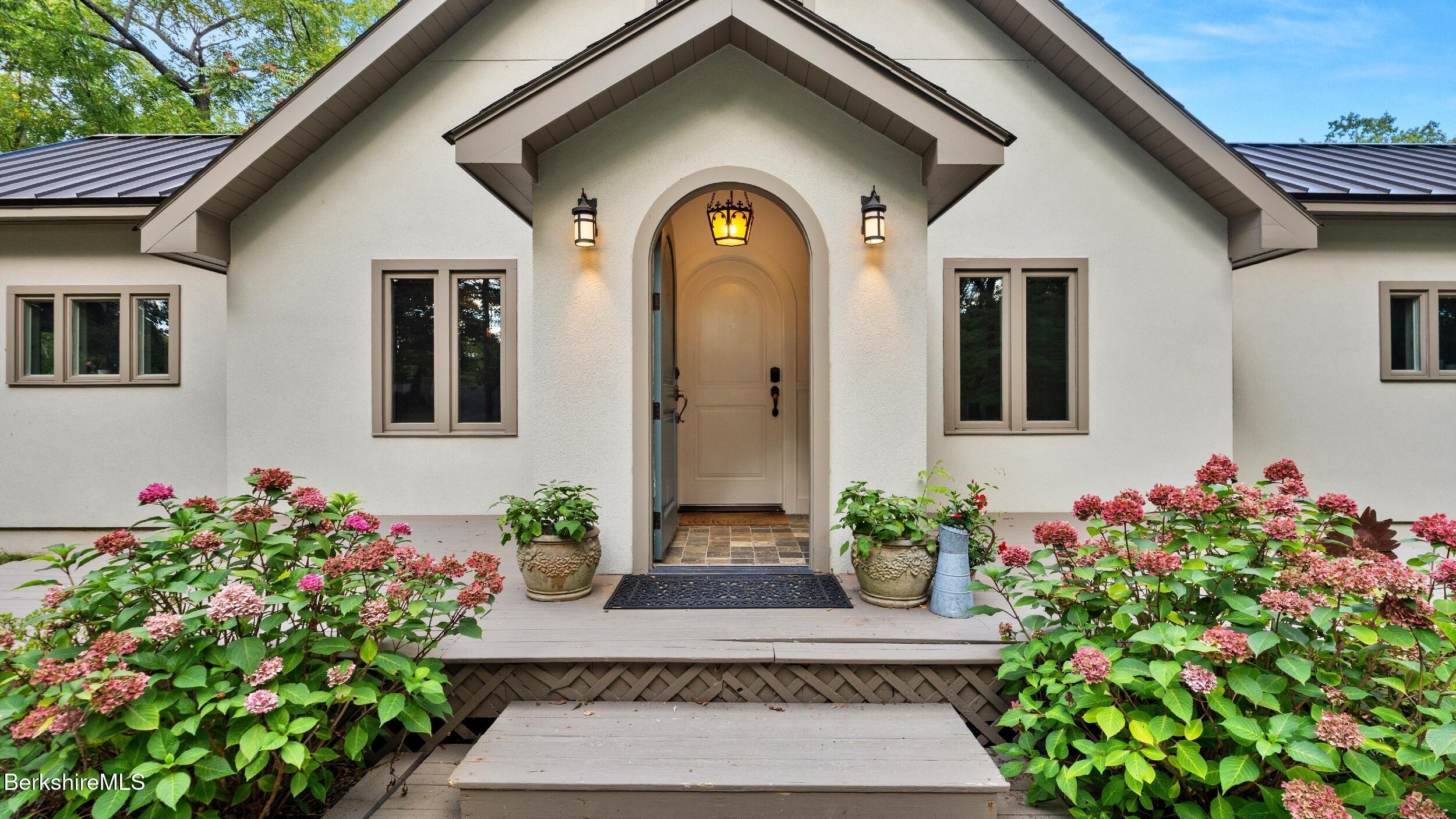 Image 2: 2.CottageEntry copy 2