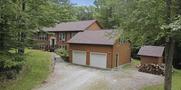 28 Mountain Pond Ln