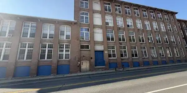Image 4: Condo side entry