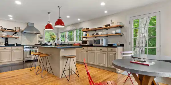 Image 2: Kitchen - 3LR