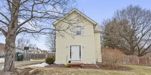 19 Fisk St