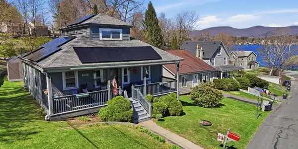 22 Broadway St