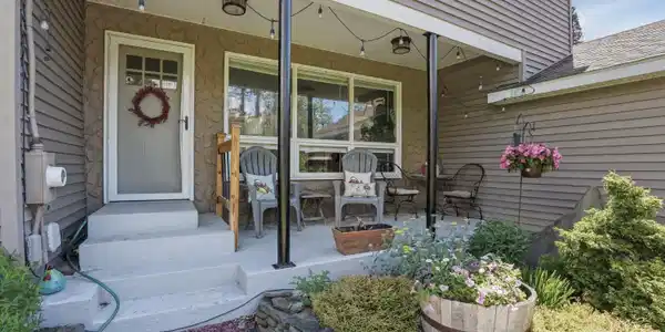 Image 3: FRONT PORCH