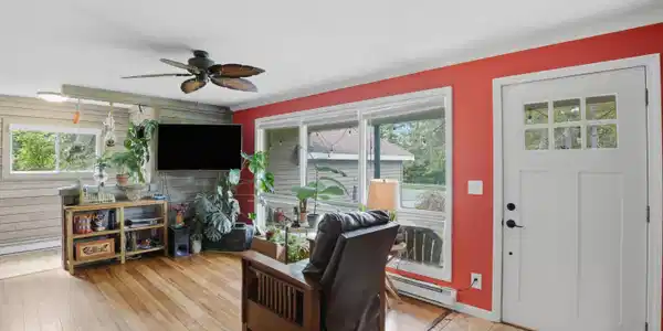 Image 4: SITTING AREA