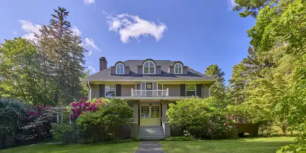 95 Lewis Ave