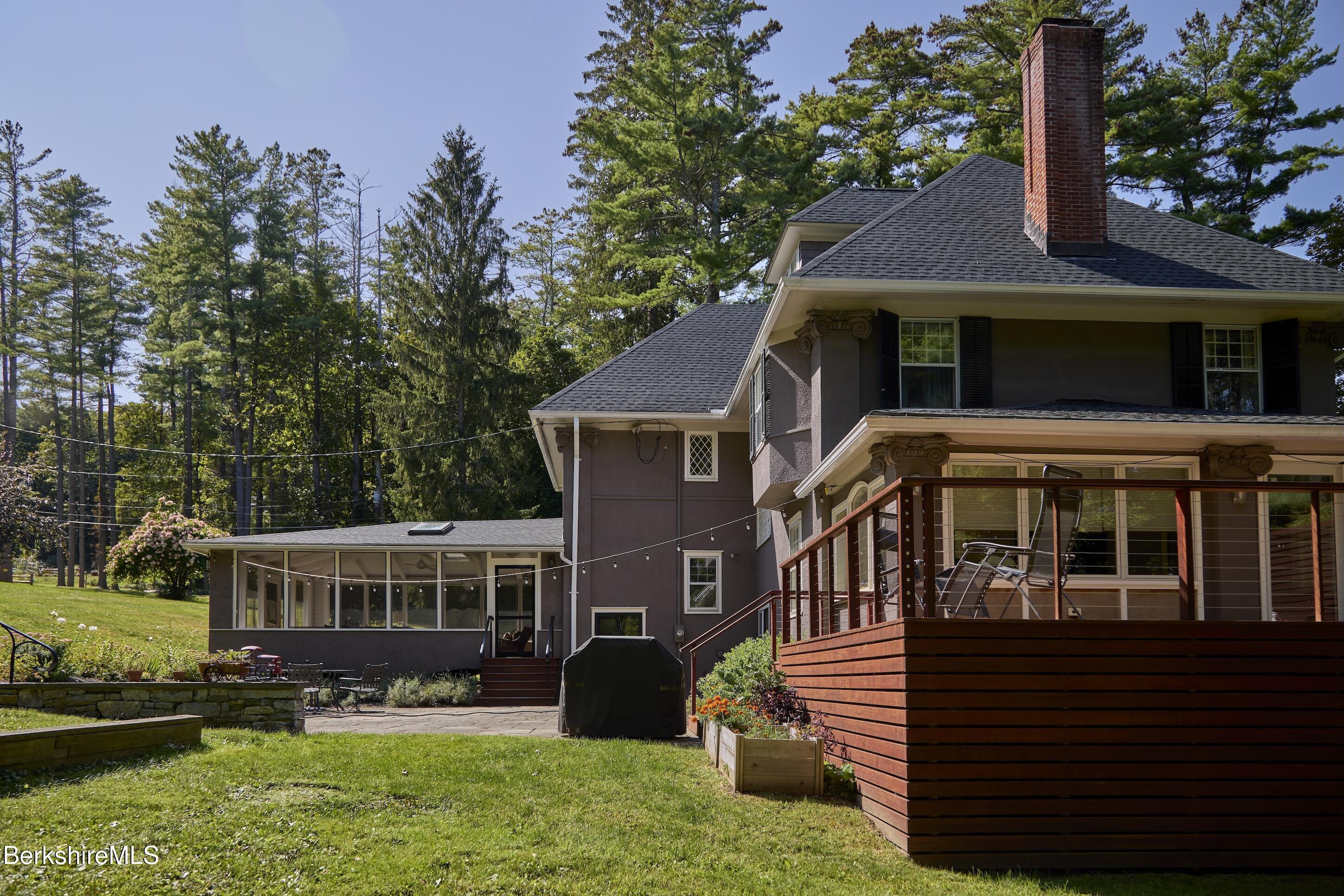 Image 4: Hot Tub deck