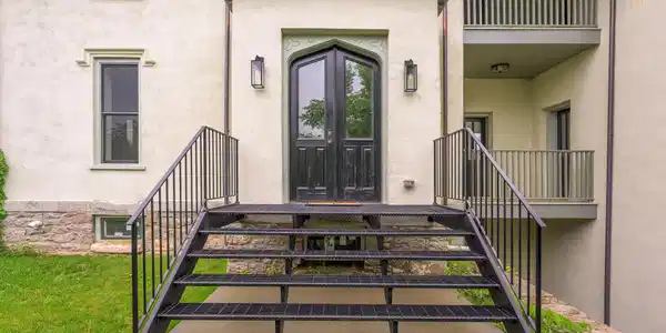 Image 4: Exterior Kitchen entry