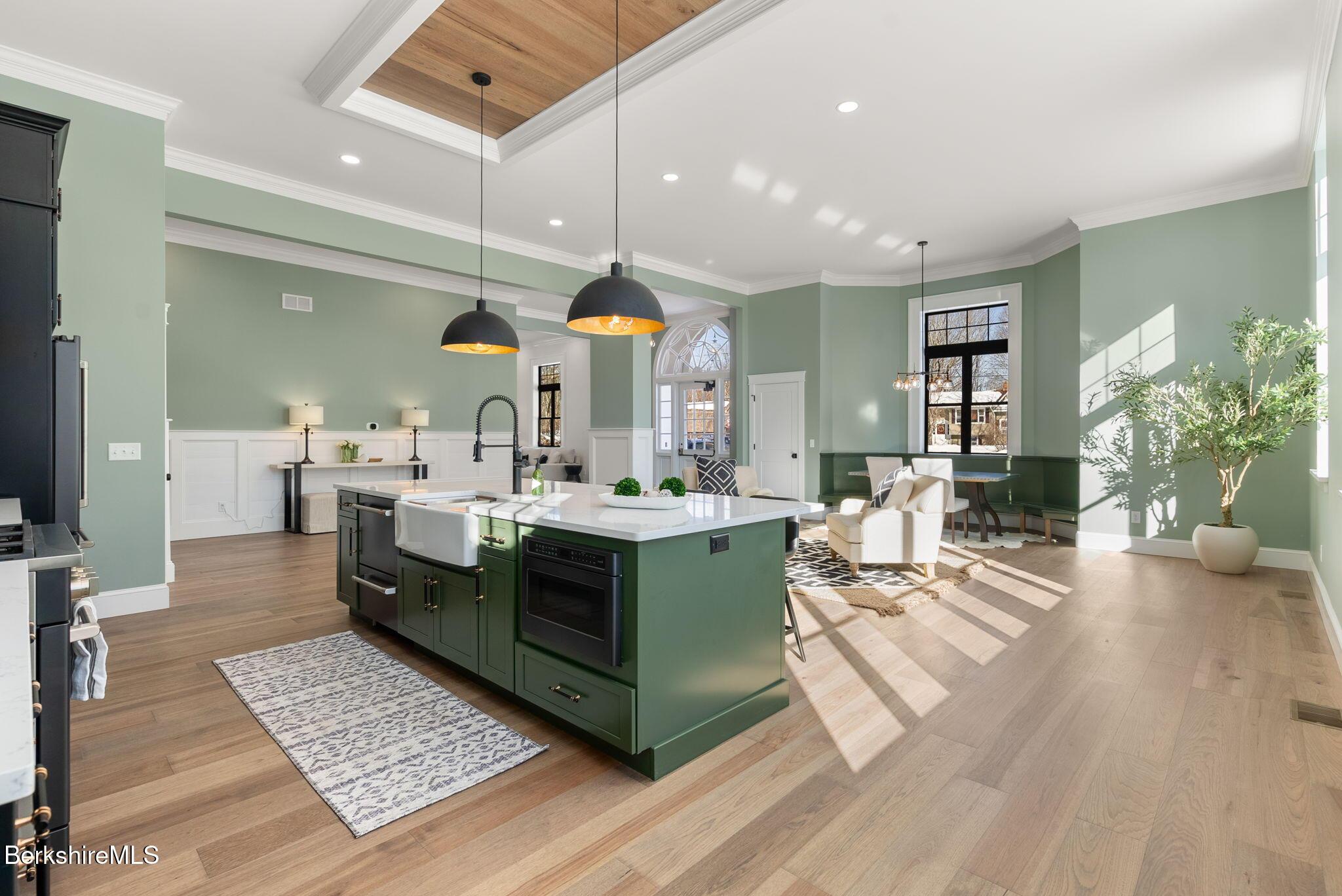 Image 4: Exceptional Gathering Area