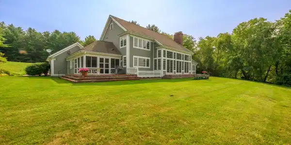 32 Crooked Hill Rd