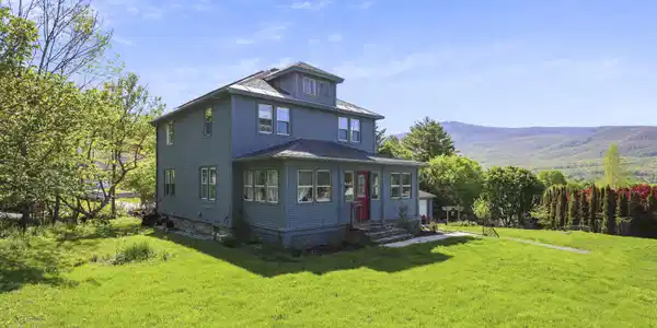 47 East St