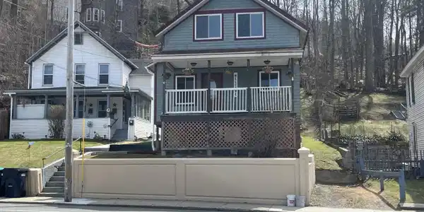 480 Main St
