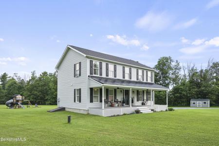 679 Middle Pownal Rd