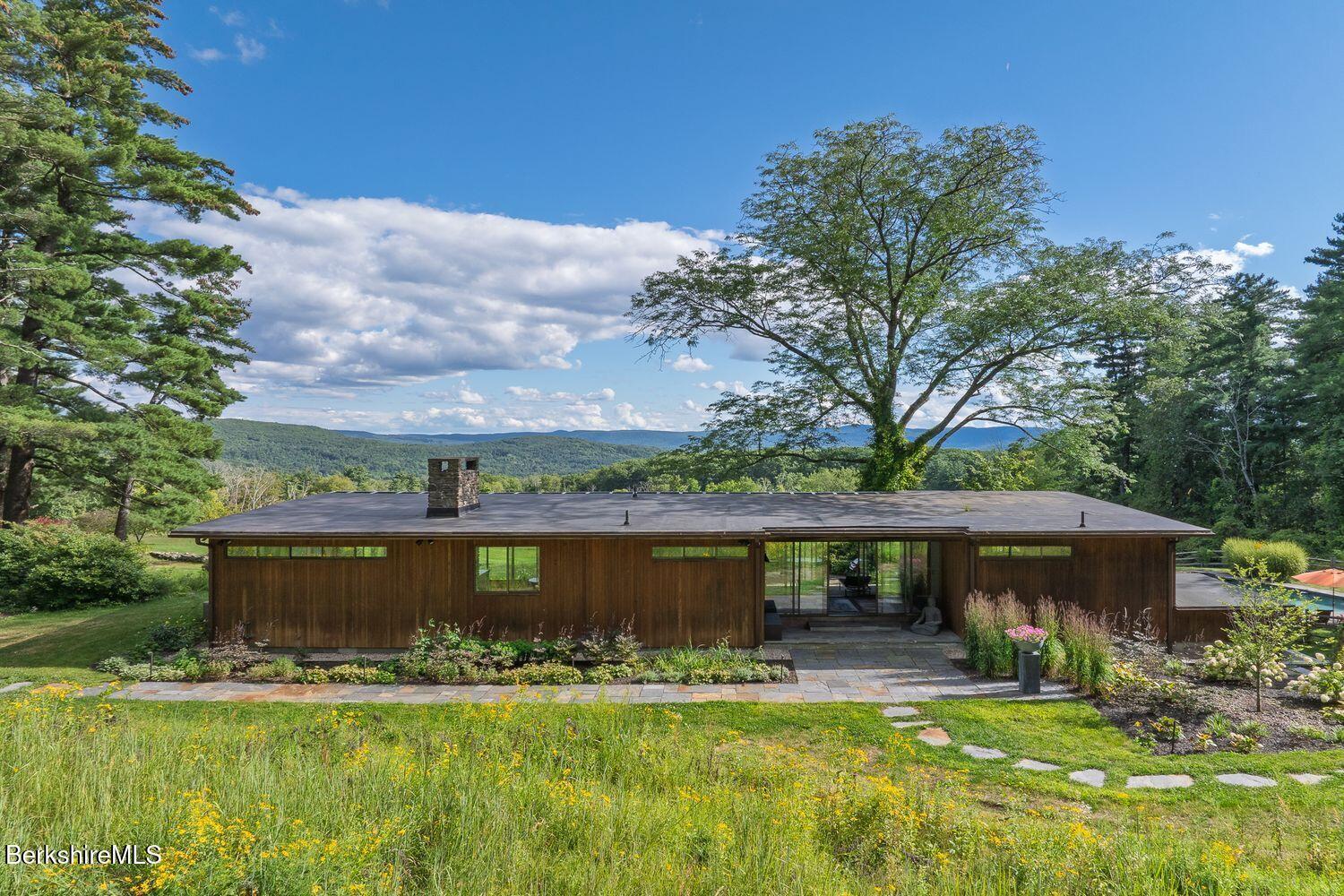 Image 1: THE MAIN MODERN HOUSE