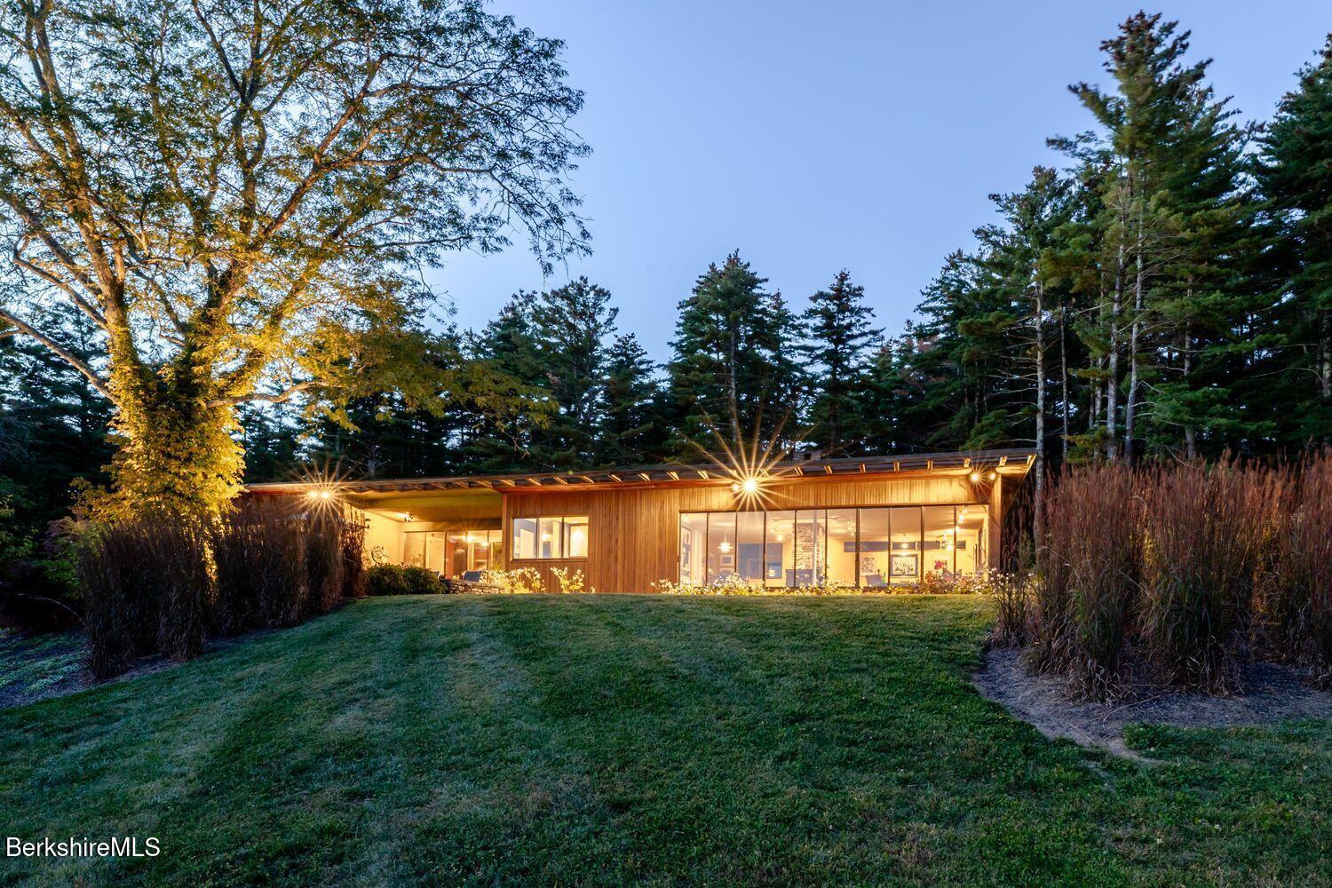 Image 3: DUSK AT THE MAIN HOUSE