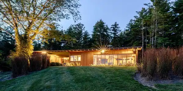 Image 3: DUSK AT THE MAIN HOUSE