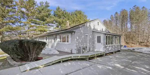 26 West Rd