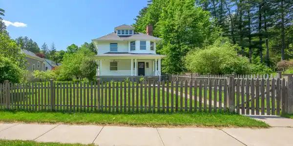 8 Oak St
