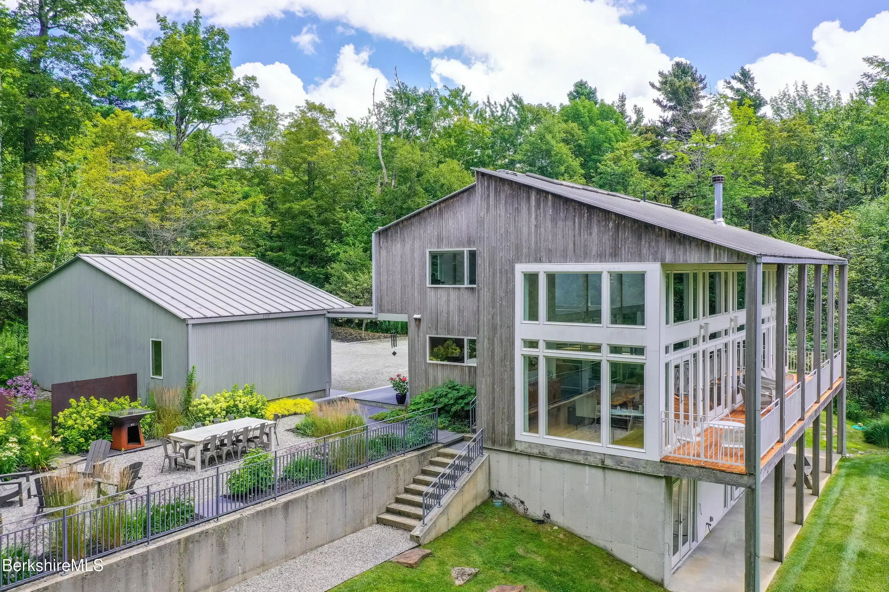 Image 1: 1 103 Longview New