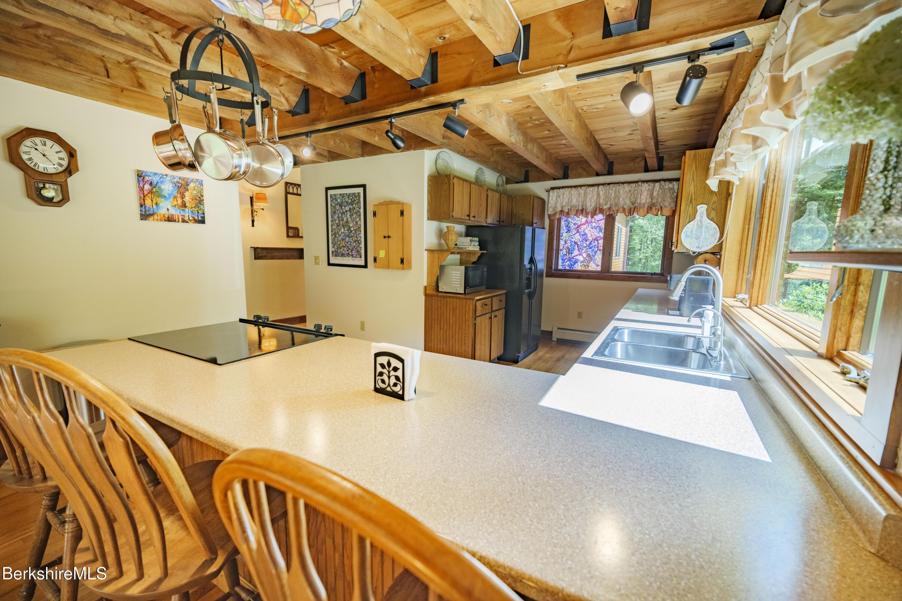 Image 3: Kitchen