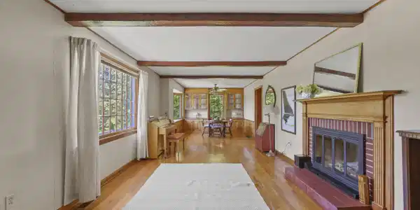 Image 4: 40 Living Room