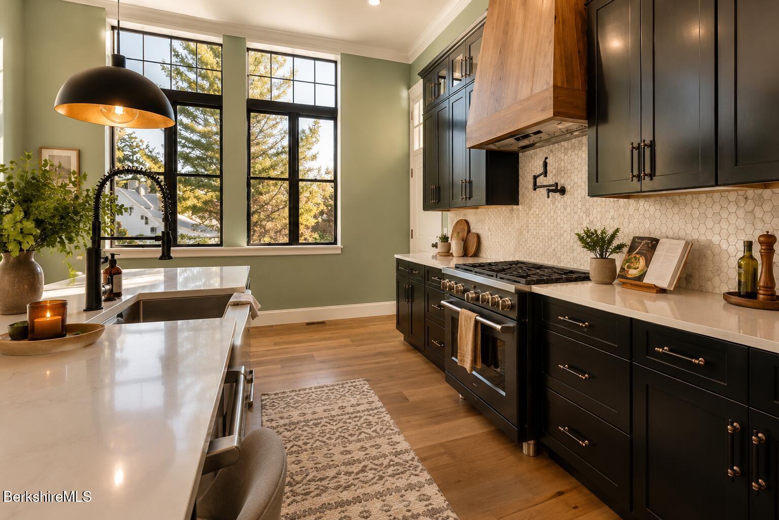Image 3: Kitchen