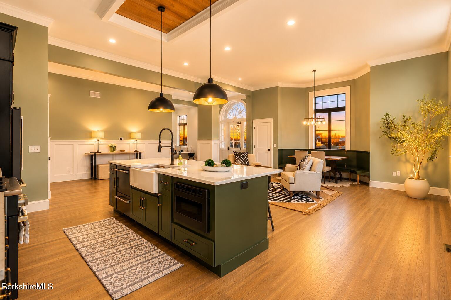 Image 4: Kitchen twi