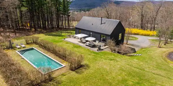 90 Overlook Dr