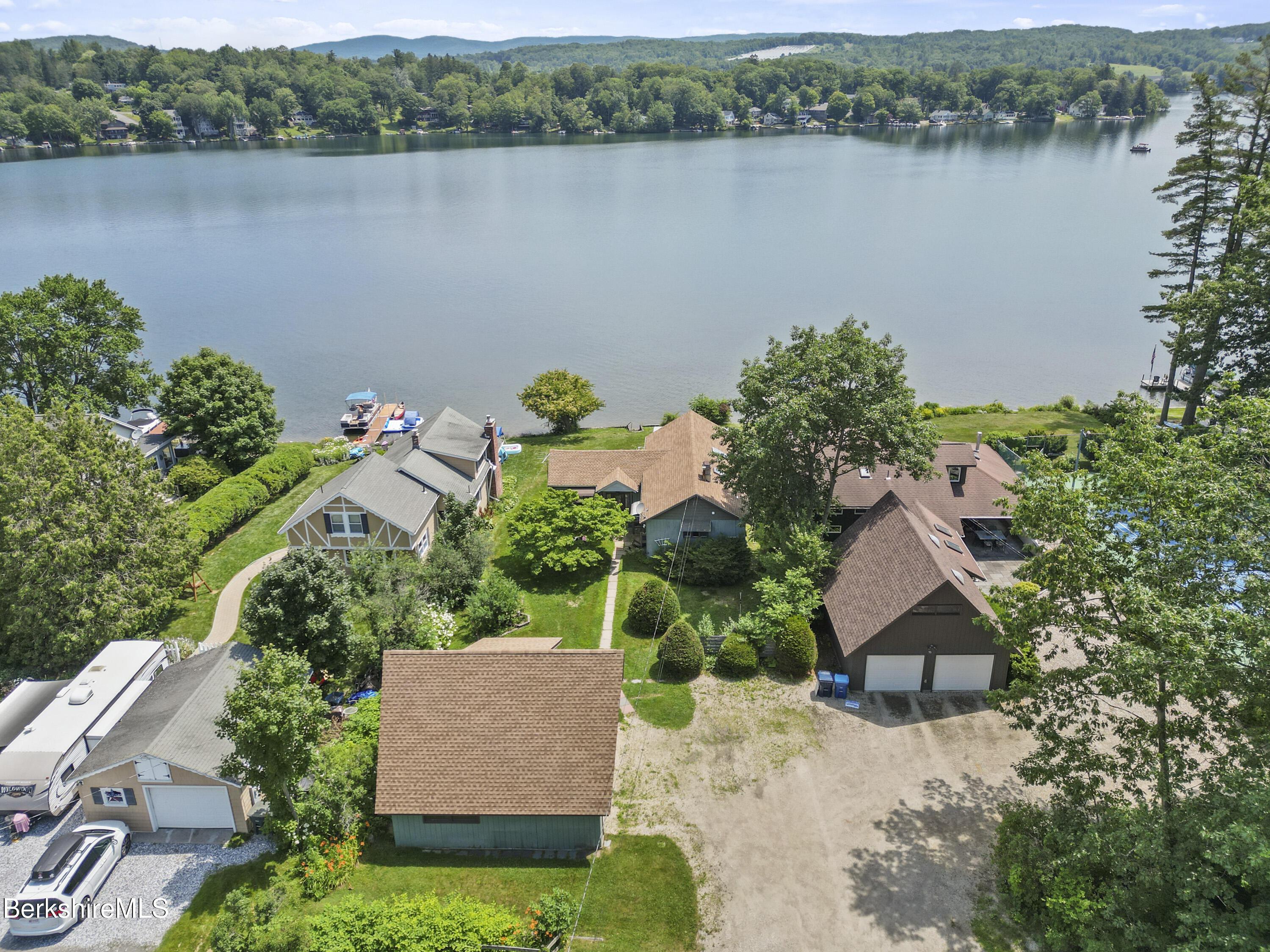 Image 3: 910 Aerial View