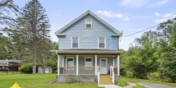 211 Mohegan St