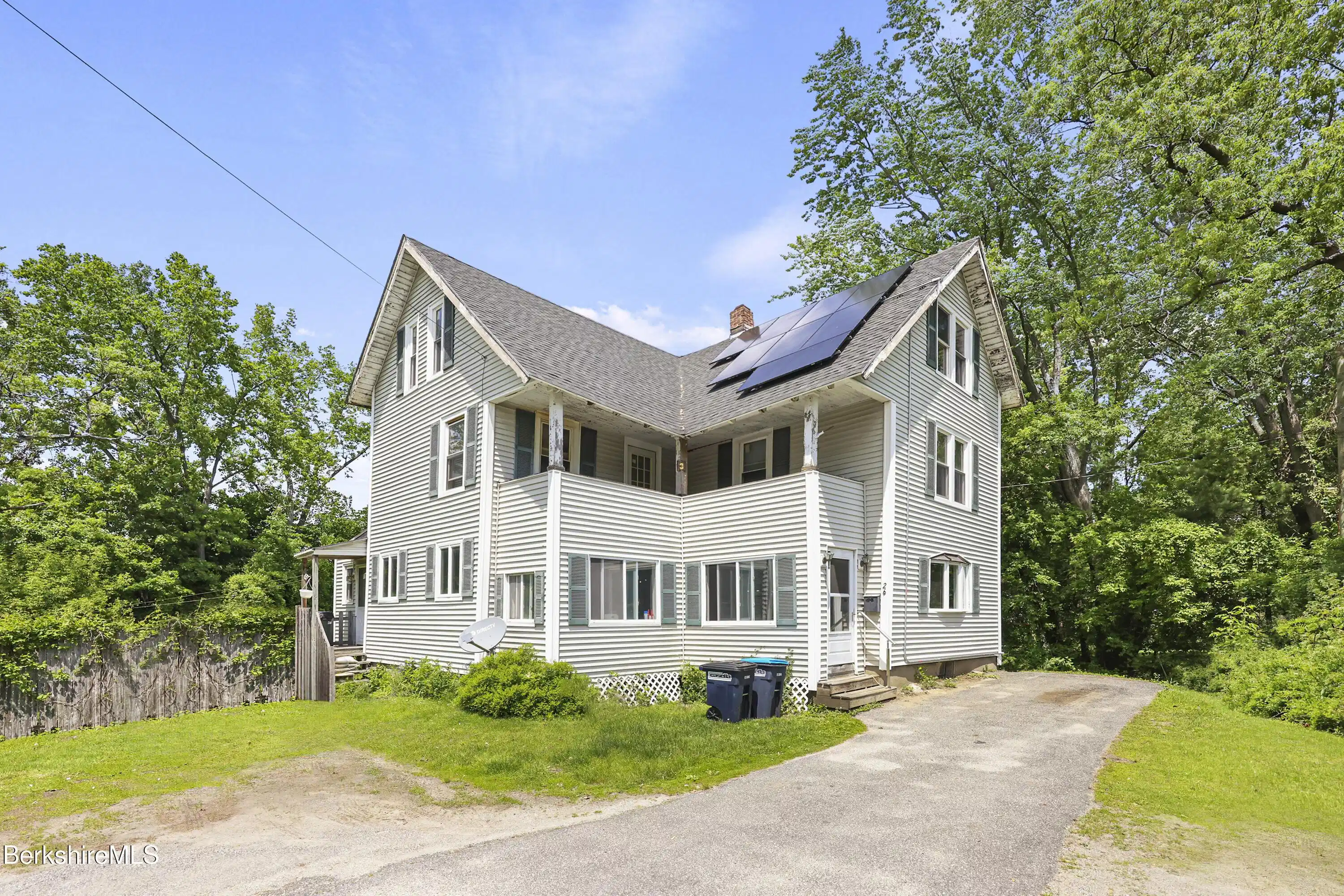 Image 1: 5 Exterior Front