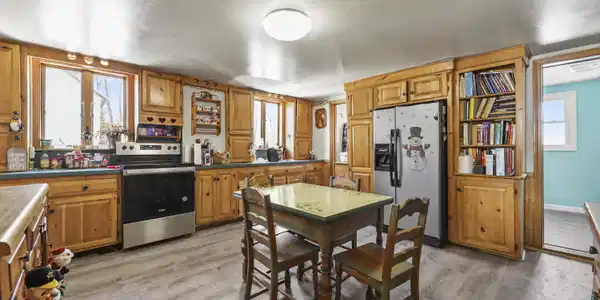 Image 3: 20 Kitchen