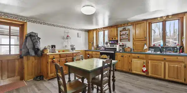 Image 4: 25 Kitchen