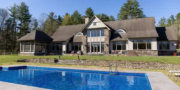 Image 3: Exterior front