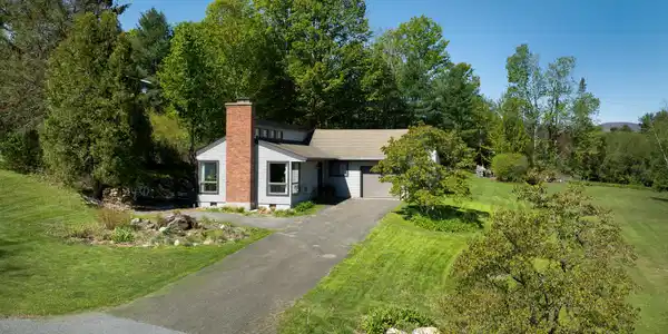 17 Holly Ln
