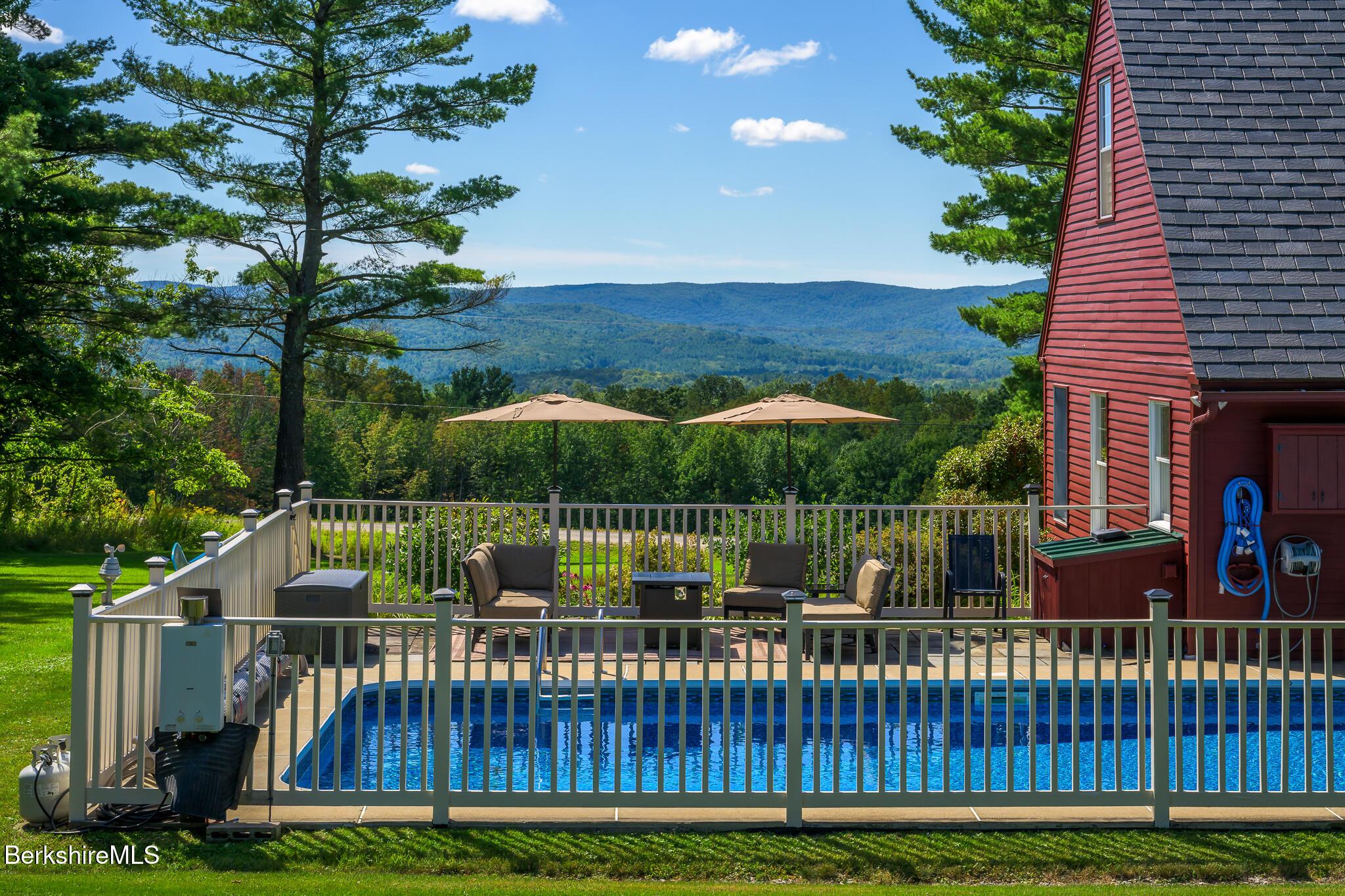 Image 2: Screen - 21 Stone House Rd Canaan NY 120
