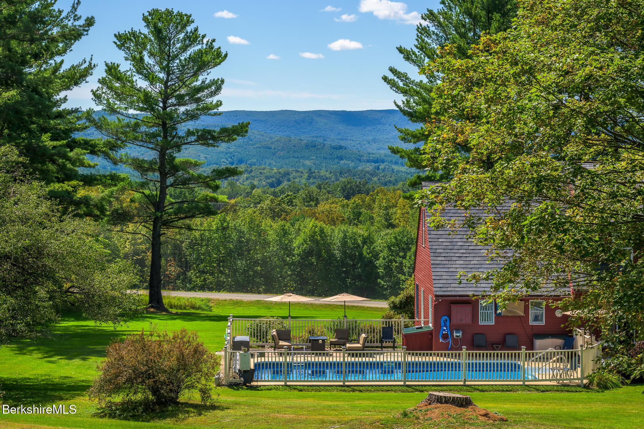 Image 4: Screen - 21 Stone House Rd Canaan NY 120