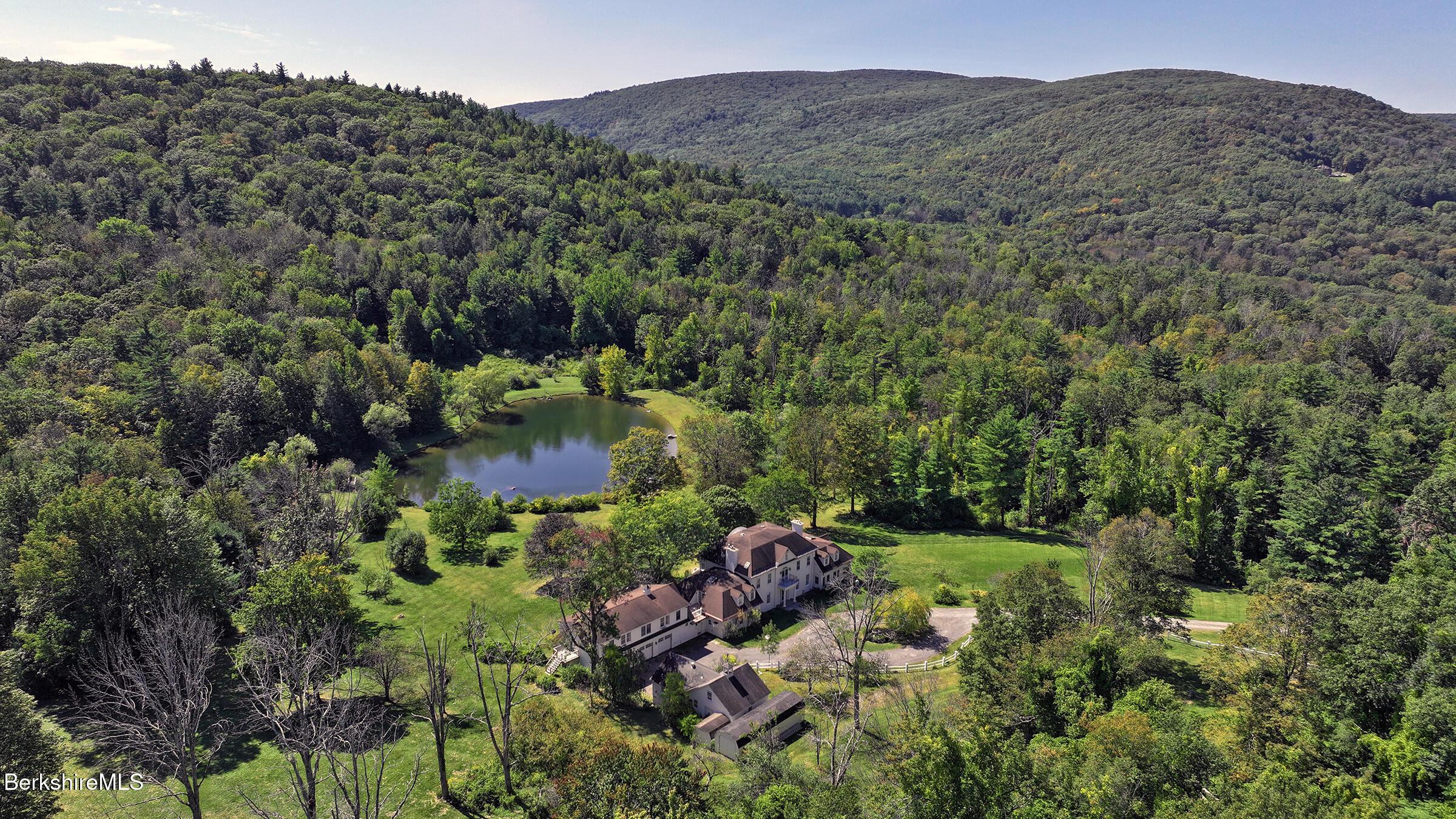 Image 4: MAPLE MANOR