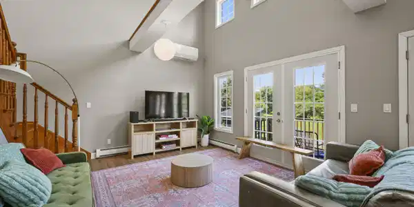 Image 4: 40 Living Room