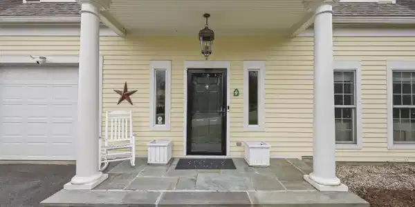 Image 4: 20 Front Entry