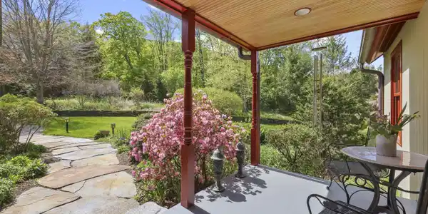 Image 2: 35 Front Porch