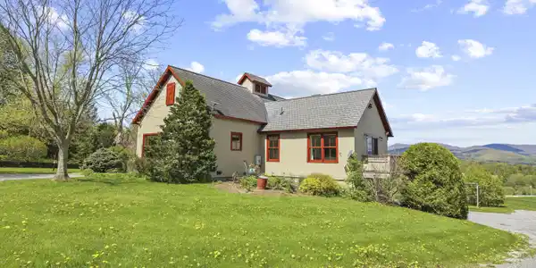 Image 4: 15 Exterior Front