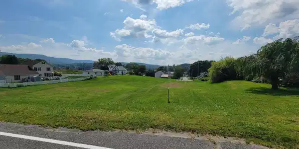 Image 2: Looking from Friend down to Burnett & Ea