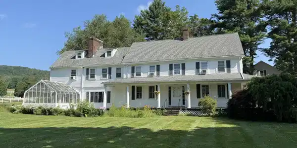 Image 2: Inn