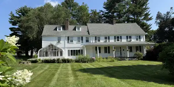 Image 3: Inn