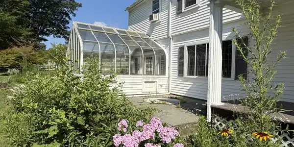 Image 4: Inn Greenhouse