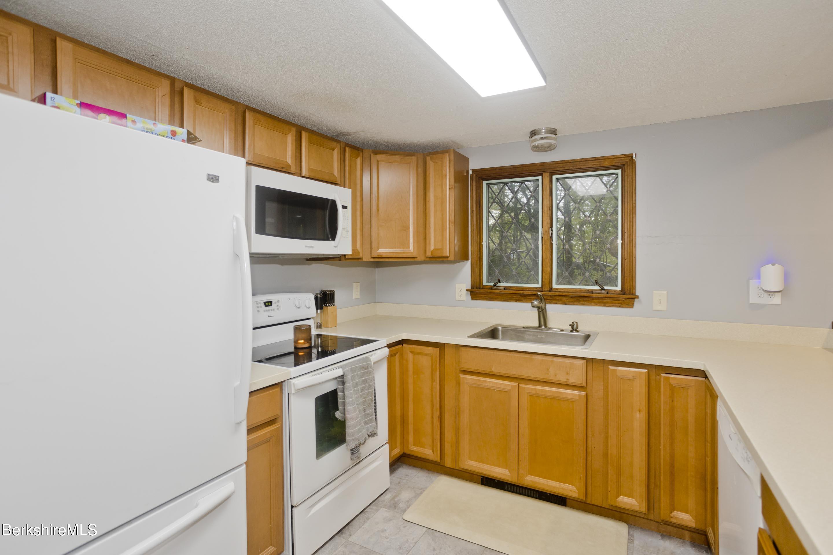 Image 3: Southlanekitchen1