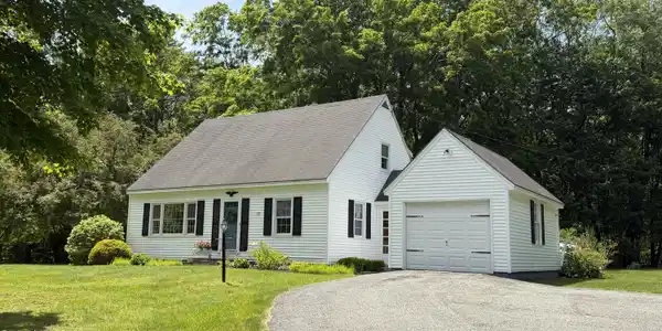77 Middle Rd