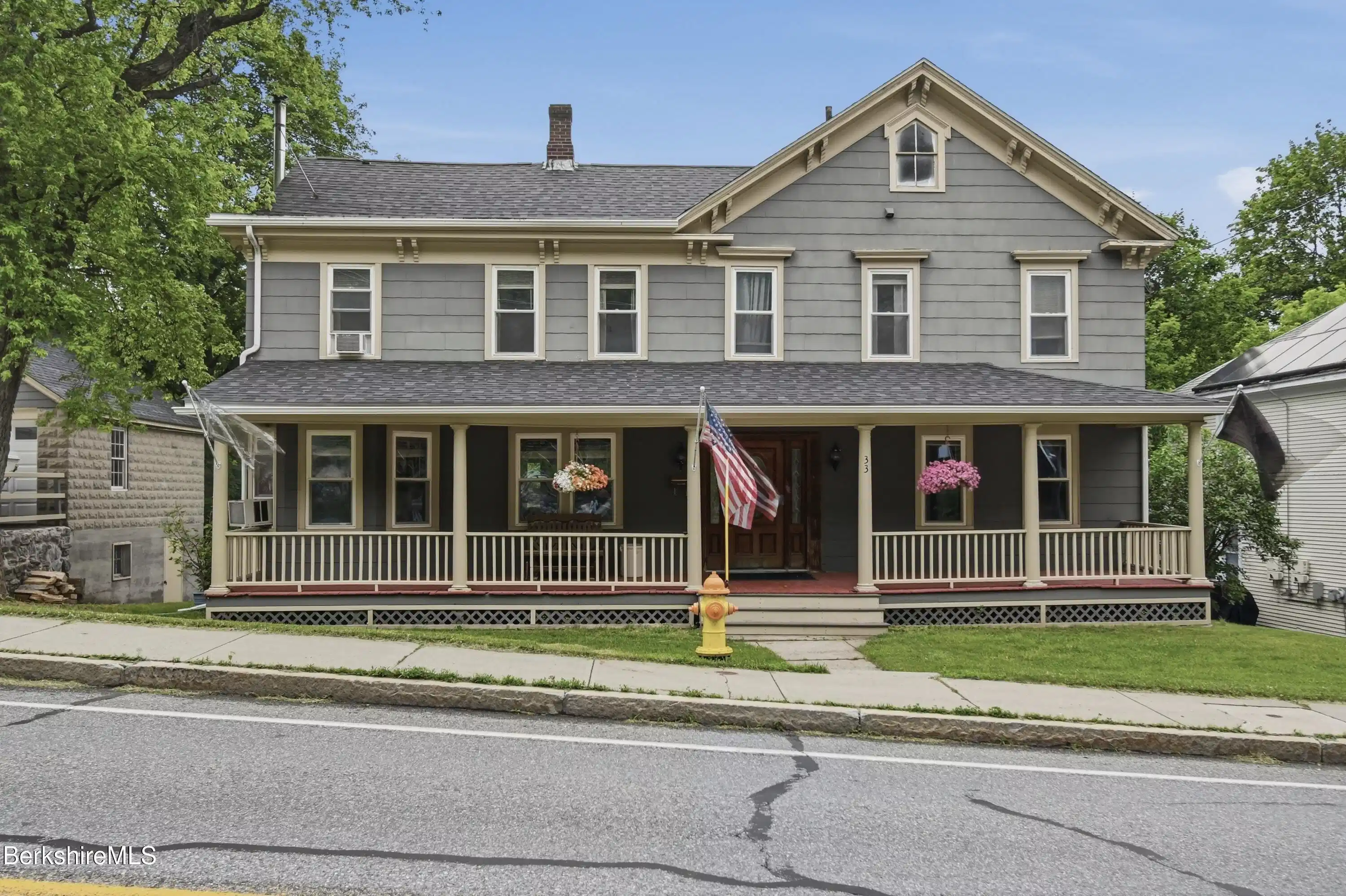 Image 1: EXTERIOR FRONT