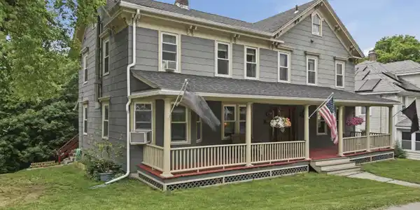 Image 2: EXTERIOR FRONT