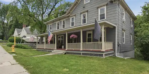Image 3: EXTERIOR FRONT